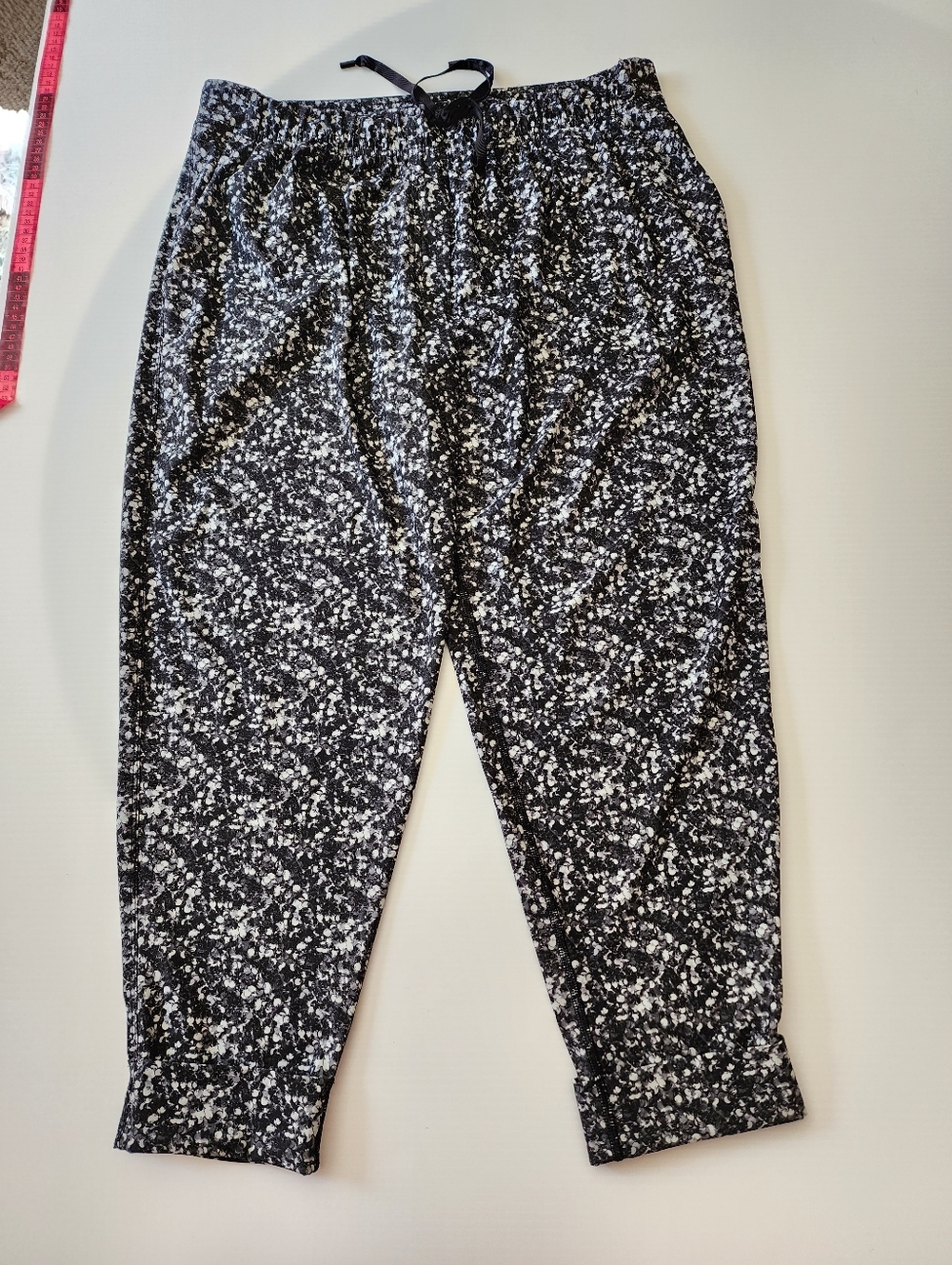 Lululemon Jet Crop Shimmy Shimmer Sz 12 EUC